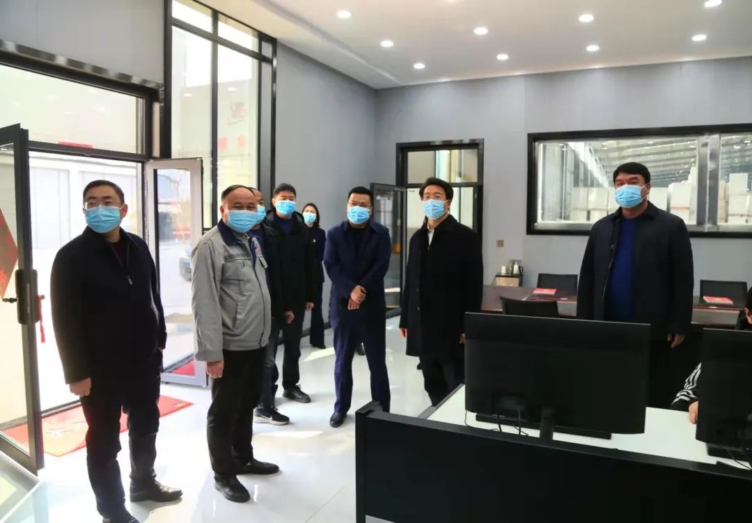 新密市市委副書記、市長程洋調(diào)研新密市正興耐火材料有限公司，送服務(wù)強(qiáng)信心，沖刺首季“開門紅”！(圖1)
